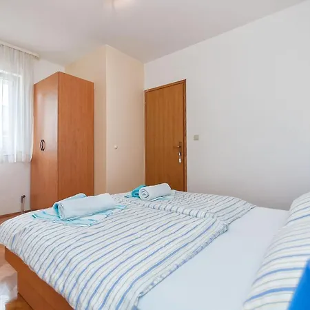Apartman Rubic Omis- 230m From Sandy Duće