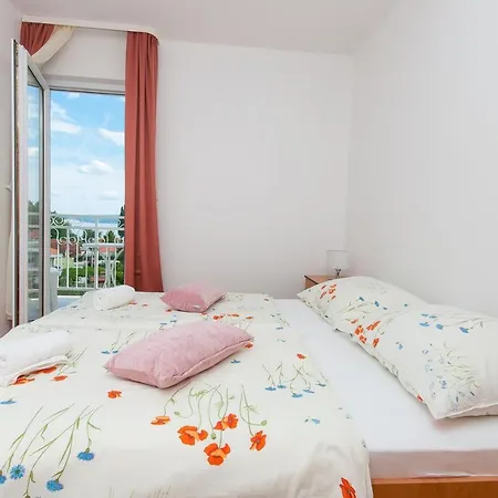 Apartman Rubic Omis- 230m From Sandy