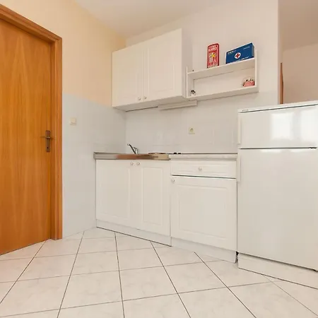 Rubic Omis- 230m From Sandy Apartman *