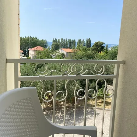 Apartman Rubic Omis- 230m From Sandy Duće