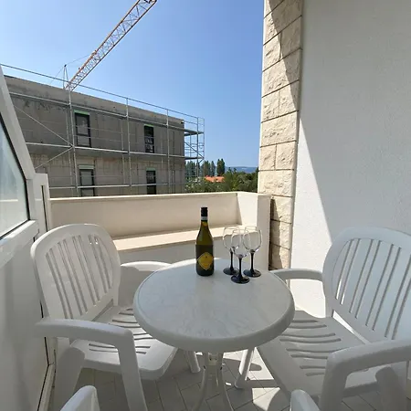 Rubic Omis- 230m From Sandy Duće