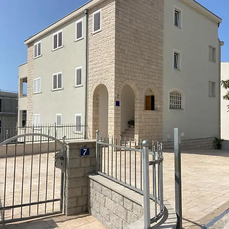 Rubic Omis- 230m From Sandy דירה