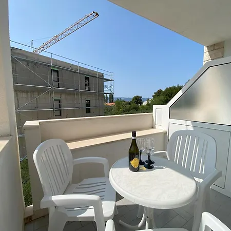 Rubic Omis- 230m From Sandy Apartman *