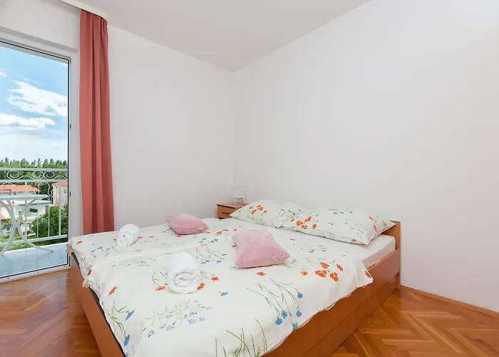 Rubic Omis- 230m From Sandy