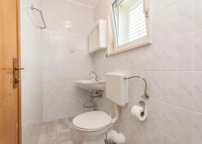 Rubic Omis- 230m From Sandy