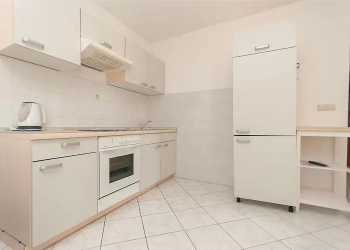 Rubic Omis- 230m From Sandy