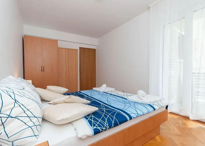 Rubic Omis- 230m From Sandy *