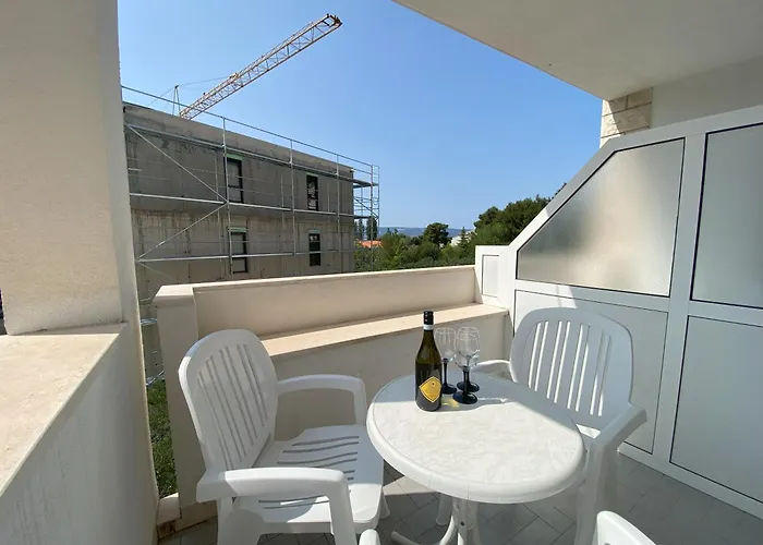 Rubic Omis- 230m From Sandy דירה *