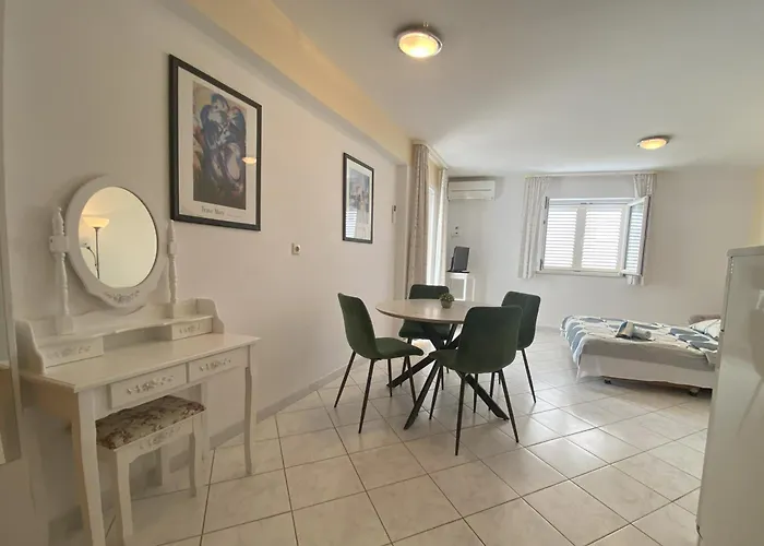 Rubic Omis- 230m From Sandy Duće